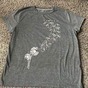 womens basic graphic tee